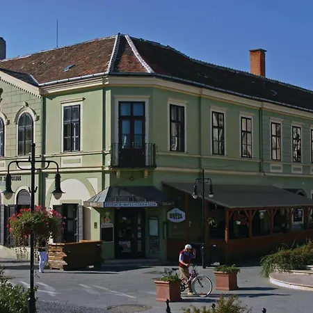 Arany Strucc Szálloda *